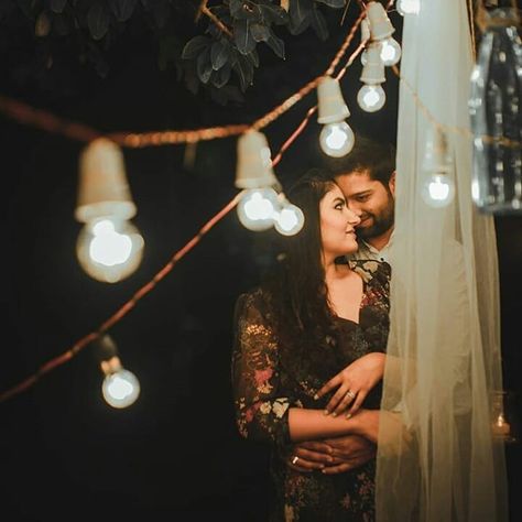 This simple and romantic #prewedding shoot under night sky and fairy lights is major goals! . Credits @oragraphy . Follow @wed.book for… Night Pre Wedding Photography, Pre Wedding Poses Night, Night Pre Wedding Shoot, Night Prewedding Photography, Night Time Engagement Photos, Night Shoot Ideas, Night Wedding Photography, Night Photoshoot, Prewedding Shoot