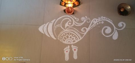 Alpona On White Floor, Lokhi Puja Alpona, Yantra Rangoli, Tulsi Puja, Jhoti Design, Alpona Art, Daisy Drawing, Indian Traditional Paintings, Rangoli Easy