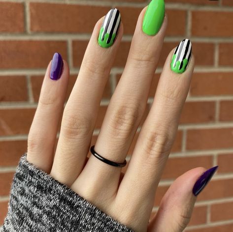 Fall Nails Ideas, Nightmare Before Christmas Sally, Holloween Nails, Witchy Nails, Pretty Nail Colors, Halloween Acrylic Nails, Green Nail Designs, Drip Nails, Striped Nails