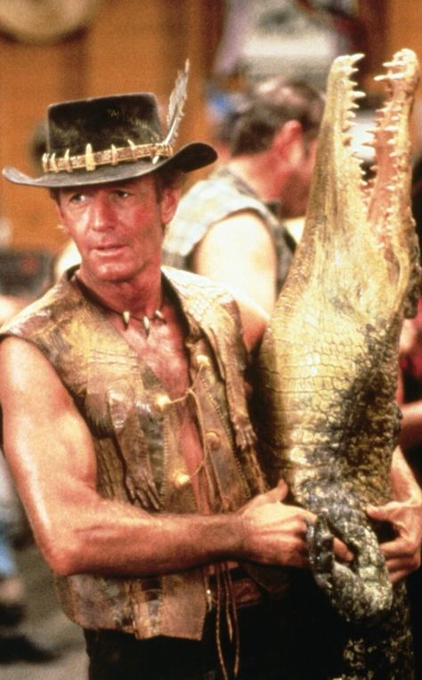 Paul Hogan, Beer Commercials, Crocodile Dundee, 1980s Movies, Australian Actors, Dundee, Movie Characters, Movies Showing, Comedians