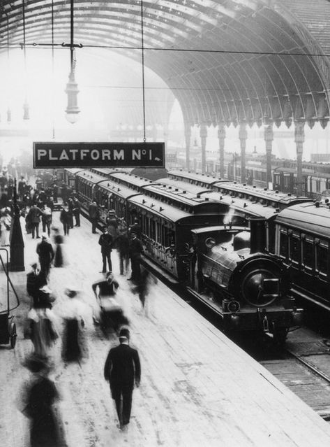 1900s Aesthetic, London Paddington, Paddington Station, Train Platform, Old Train Station, Victorian London, London Aesthetic, Have A Great Week, Old Trains