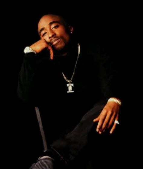 Tupac Shakur November Photoshoot, 2pac All Eyez On Me, 2pac Pictures, Aaliyah And Tupac, Tupac Photos, Tupac Makaveli, Tupac Wallpaper, Best Rapper Ever, Prince Images