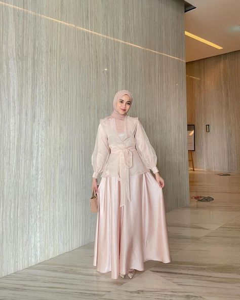 Kondangan Outfit, Kebaya Modern Dress, Dress Pesta, Hijab Wedding, Ootd Dress, Hijab Ootd, Fashion Muslim, Hijabi Outfits Casual, Muslim Fashion Dress