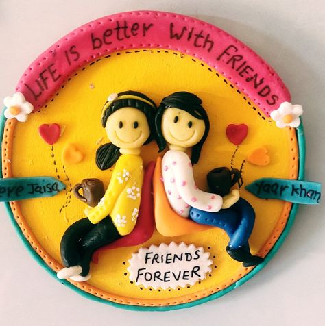 Clay Art For Birthday, Clay Art For Best Friend, Best Friends Clay Ideas, Clay Art For Friends, Molding Clay Crafts, Best Friend Clay Ideas, Polymer Clay Wall Decor, Shilpkar Clay Art, Clay Magnets Diy Fridge