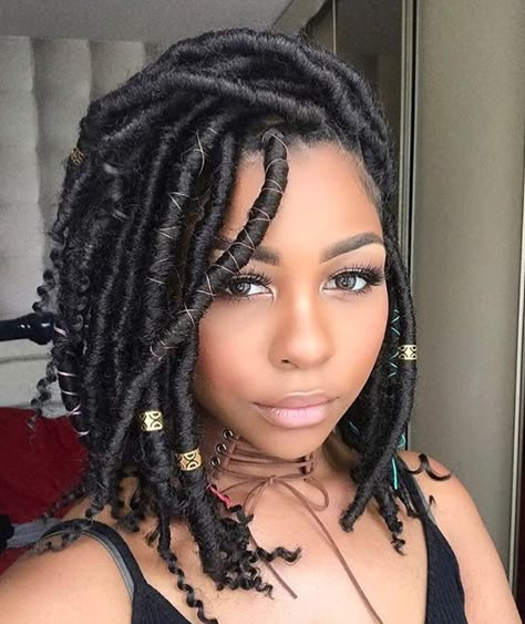 Gorgeous godess loc bob @nelita_makeup_ - https://blackhairinformation.com/hairstyle-gallery/gorgeous-godess-loc-bob-nelita_makeup_/ Faux Locs Styles, Makeup Cantik, Faux Locs Hairstyles, Crochet Braid Styles, Haircut Styles, Wavy Hairstyles, Goddess Locs, Crochet Braids Hairstyles, Hair Images