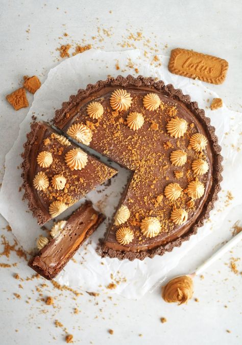 Chocolate Biscoff Mousse Tart Recipe | The Little Blog Of Vegan Biscoff Tart, Easy Chocolate Tart, Biscoff Mousse, Parve Desserts, Chocolate Mousse Tart, Mousse Tart, Easy Tart Recipes, Biscoff Recipes, Tart Recipe