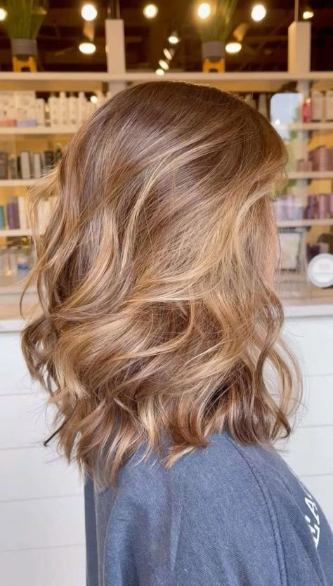 hair inspo warm honey blonde Warm Honey Blonde Hair, Balayage Brunette Short, Honey Blonde Hair Ideas, Warm Honey Blonde, Hair Colors For Fall, New Year Hair, Fall Blonde Hair Color, Warm Blonde Hair, Step By Step Hair