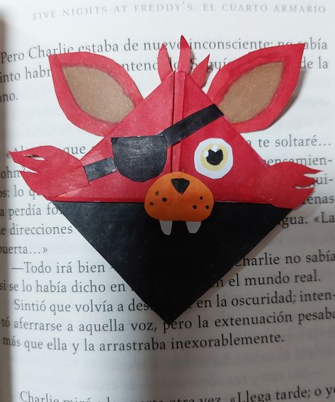 Fnaf , marcadores de libro Fnaf Bookmark, Fnaf Diy, Fnaf Book, Diy Aesthetic, Corner Bookmarks, Candy Crafts, Fun Easy Crafts, Fnaf Art, Diy Book