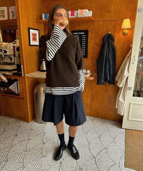 Baggy Business Outfit, Easy Cute School Outfits, Striped Sweater Outfit Winter, Black Striped Sweater Outfit, Sleaze Academia, Uniform Display, Functional Outfits, Mode Inspo, 가을 패션