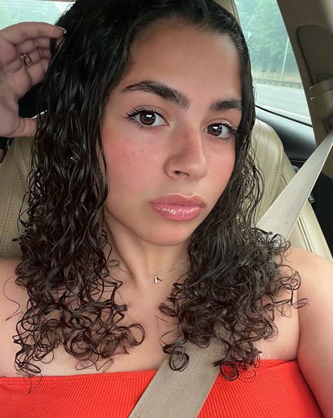 Puerto Rican Girls Pretty, Puerto Rican Girl Aesthetic, Car Selfie Aesthetic, Latina Curly Hair, Aesthetic Brown Hair, Latina Aesthetic, Car Selfie, Selfie Aesthetic, Brown Curly Hair