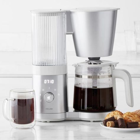 William Sonoma Recipes, Drip Coffee Makers, Coffee Aroma, Coffee Bean Grinder, Home Coffee Bar, Briar Rose, Glass Carafe, Specialty Coffee, Pour Over Coffee