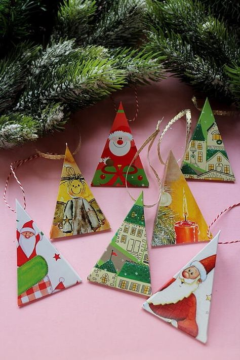 Crafts With Old Christmas Cards, Diy Christmas Card Ornaments, Christmas Cards With Ornaments, Christmas Card Tree, Christmas Papercrafts, New Christmas Crafts, Recycle Christmas Cards, Card Ornaments, Upcycled Christmas