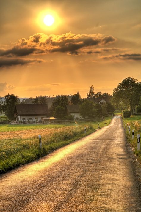 Sunset Road, Country Roads Take Me Home, Sun Setting, Back Road, Alam Yang Indah, Country Road, Country Life, Country Living, Nature Beauty