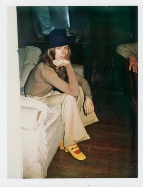 David Bowie in a selection of dreamy Polaroid pictures Andy Warhol Polaroids, Warhol Factory, Out Magazine, Linda Mccartney, Everything Has Change, Lou Reed, Polaroid Pictures, Andy Warhol, David Bowie