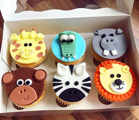 Cupcake Jungle Theme, Safari Animal Cupcakes, Jungle Theme Cupcakes, Zoo Animal Cupcakes, Cakes Without Fondant, Jungle Cupcakes, Character Cupcakes, Theme Cupcakes, Fondant Cake Designs