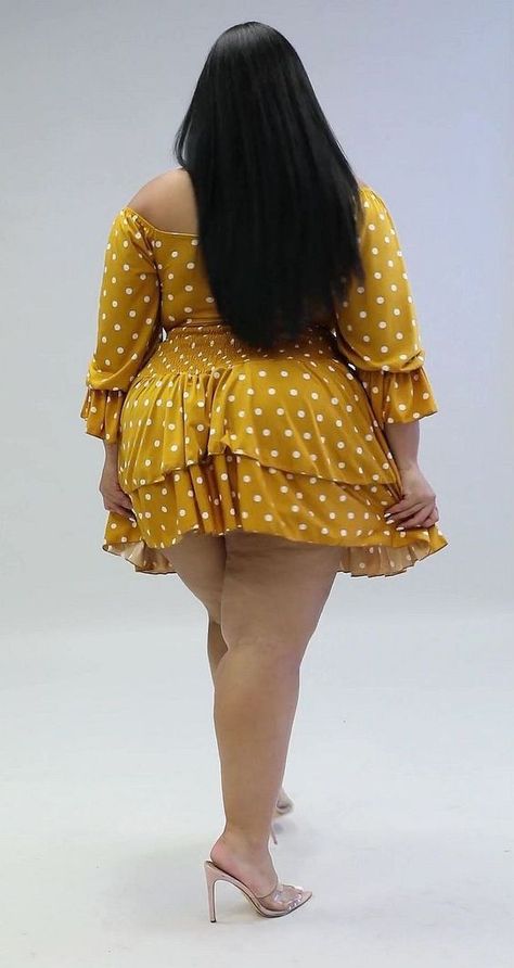 Jesenia Perez, Pause Button, Big Women Fashion, The Pause, Curly Hair Updo, Beautiful Dresses Short, Curvy Women Outfits, Curly Hair Routine, Hair Routine