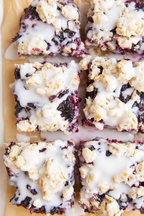 Blackberry Dessert Recipes, Blackberry Pie Bars, Blackberry Oatmeal, Blueberry Crumb Bars, Blackberry Dessert, Crumb Bars, Blackberry Pie, Blackberry Recipes, Easy Oatmeal