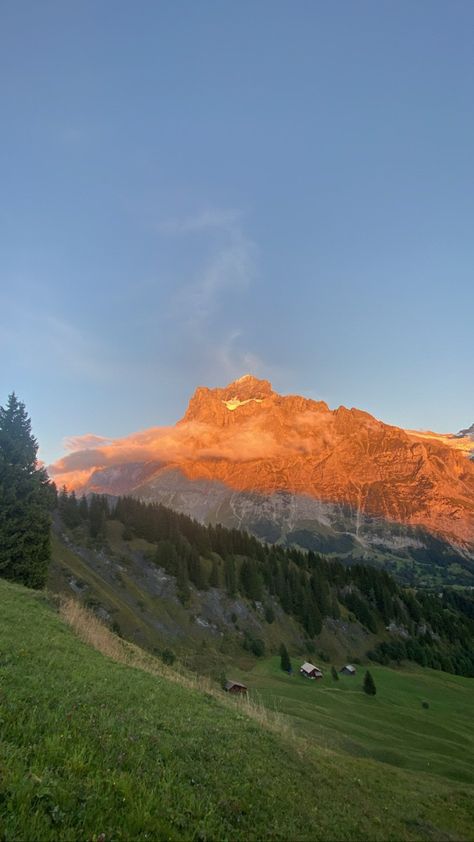 Interlaken Aesthetic, Mountains Sunset, Sunset Mountains, Mountains Aesthetic, Mountain Aesthetic, Mountain Girl, Mountain Sunset, Interlaken, Mountain Hiking