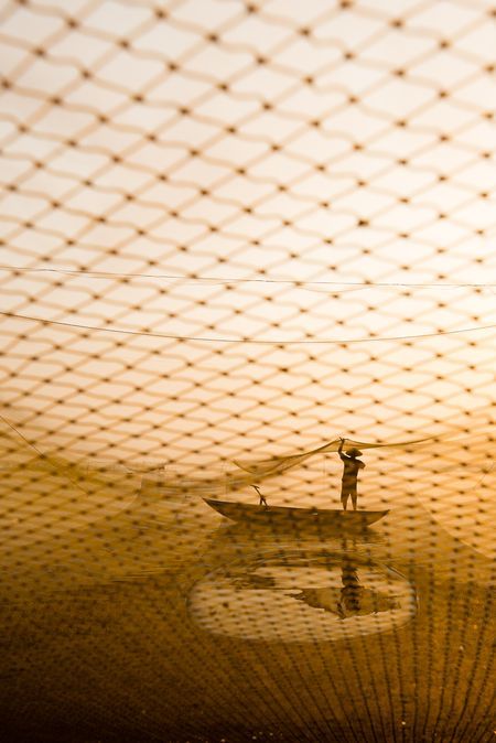 Fisherman Photography, Fisher Man, Hoian Vietnam, Hoi An Vietnam, Vietnam Art, Mood Images, Desert Art, Fishing Nets, Mood And Tone