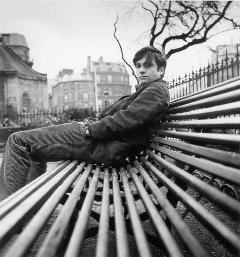 Jean Pierre Leaud, Male Portrait Poses, Mens Photoshoot Poses, Portrait Photography Men, Shotting Photo, Street Portrait, Man Photography, Men Photography, Business Portrait