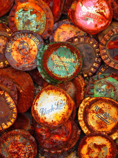 Rusty bottle tops | ©Leywood, via flickr Rust Never Sleeps, Growth And Decay, Rust In Peace, Peeling Paint, Rusted Metal, Rusty Metal, Foto Art, Bottle Caps, Steam Punk