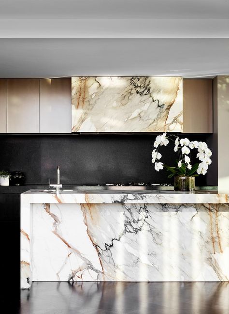 A glamorous penthouse apartment in Melbourne filled with antiques | Belle Waterfall Island Kitchen Porcelain, Kitchen With Marble, Luxury Kitchen Island, Montana House, Marble Kitchen Island, Island Counter, Kitchen 2024, Marble Island, Simple Kitchen Design