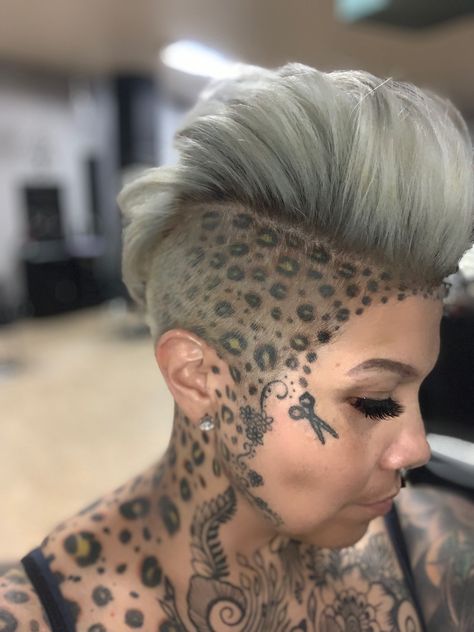 Mohawk tattoos head tattoos Pixie Hair Color, Female Mohawk, Shorts Hair, Mohawk Haircut, Shaved Hairstyles, Hair Motivation, Funky Tattoos, Gorgeous Hair Color, Extreme Hair