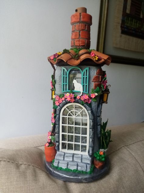 Liquor Bottle Crafts, Clay Fairy House, Bottle House, Diy Pottery Painting, Fairy Lanterns, Diy Glass Bottle Crafts, Glass Bottles Art, Diy Jar Crafts, Diy Bottle Crafts