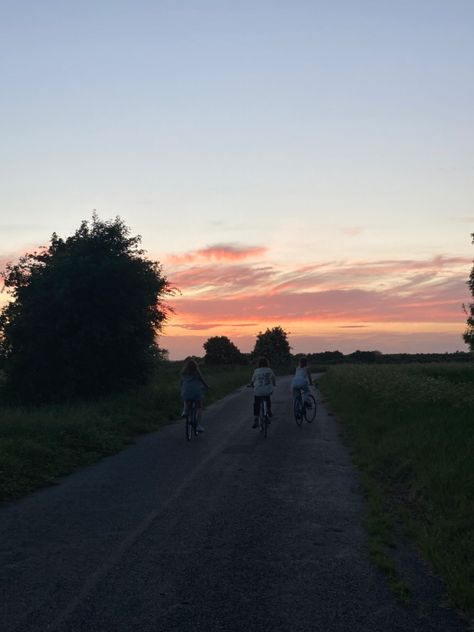 Summer Athestic, Adi Core Aesthetic, Late August Aesthetic, Alt Summer Aesthetic, Summer Sunrise Aesthetic, Friends Fun Aesthetic, Friends Riding Bikes Aesthetic, Bike Ride At Night, Late Summer Nights Aesthetic