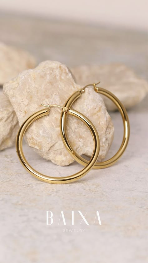 Hoop Earring Photography, Hoop Earrings Photography, Earrings Product Photography, Earring Product Photography, Earrings Shoot, Jewelry Photography Tutorial, Earring Photography, Earrings Photography, Jewellery Photography Inspiration