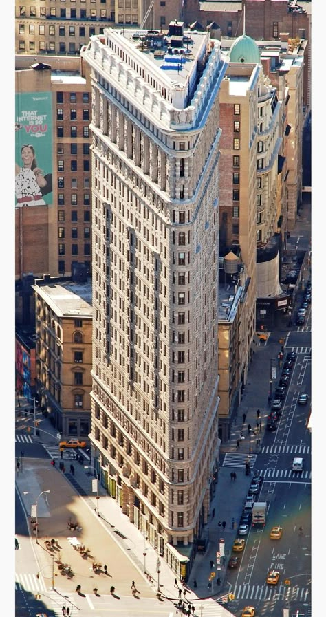 Flatiron Building Nyc, Iron Clothes, Photo New York, Clothes Iron, Voyage New York, Flatiron Building, Famous Buildings, New York State Of Mind, Amazing Buildings