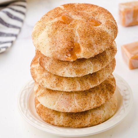 Snickerdoodle Cookies with Caramel (Toffee Doodle Cookies) Doodle Cookies, Best Snickerdoodle Cookies, Snicker Doodle, Caramel Bits, Snickerdoodle Recipe, Snickerdoodle Cookies, Crispy Cookies, Chewy Sugar Cookies, Snickerdoodle Cookie Recipes