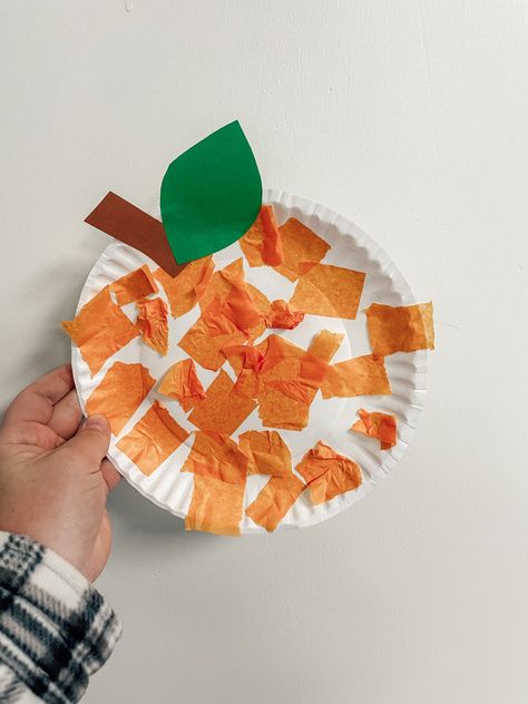 Paper Plate Fruit Craft, Orange Paper Plate Craft, Orange Handprint Craft, Orange Craft Preschool, Orange Color Activities Preschool, Color Orange Crafts For Toddlers, Orange Crafts For Toddlers, Orange Activities For Toddlers, Color Orange Activities For Preschool