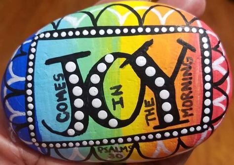 Story Rocks, Painting Bottles, Rock Diy, Painted Objects, Rock Creations, Rock Designs, Diy Rock Art, Christian Rock, Rocks Painted