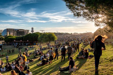 NOS Primavera Sound divulga os horários dos concertos Liz Phair, Primavera Sound, Travel Wishes, Print Advertising, Dolores Park, Barcelona, Sound, Festival, Travel