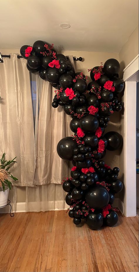 Black Red And White Birthday Decorations, Black Red Balloon Decoration, Red And Black Balloons Birthday Ideas, Red Black And White Balloon Decor, Sweet 16 Party Ideas Themes Black White Red, Red And Black Bday Decorations, Red And Black Gothic Party Decor, Black And Red Decorations Birthday, Vip Theme Party Ideas