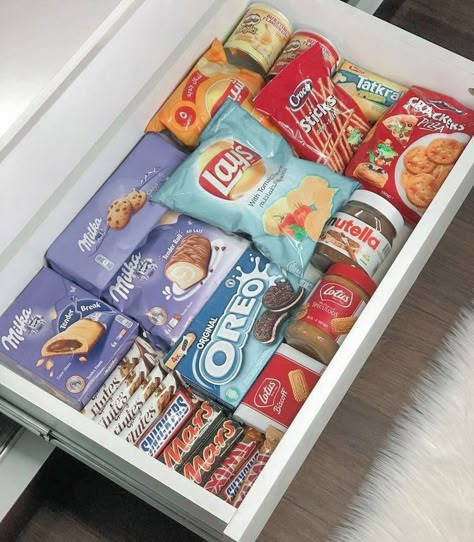 Nutella Pizza, Snack Drawer, Snack Jar, Snack Station, Snack Organizer, Sleepover Food, Junk Food Snacks, Food Snacks, Food Obsession