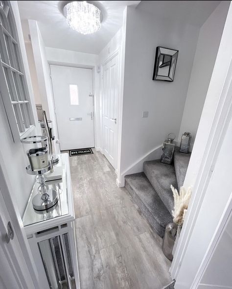 Grey And White House Ideas, Grey Stairs And Hallway Ideas, Uk Hallway Ideas, House Interior Hallway, Grey And White Hallway Ideas, Grey House Interior, White Hallways, Grey And White Hallway, White Hallway Ideas