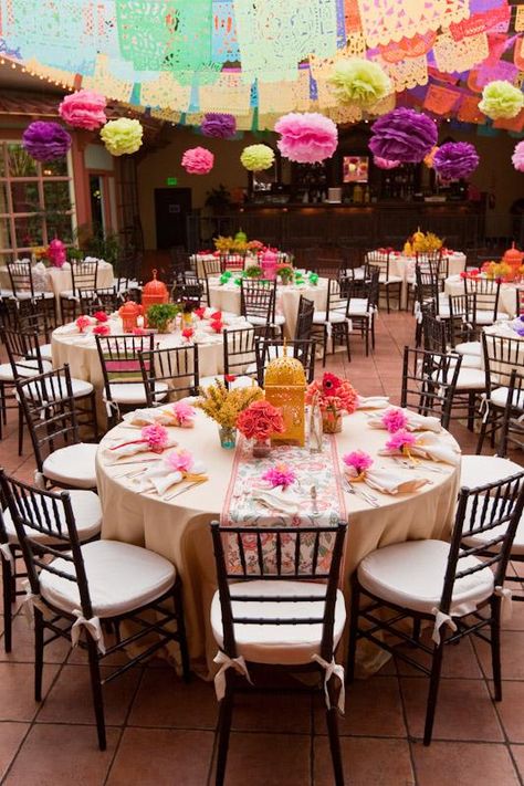 Mexican Themed Weddings, Mexican Fiesta Party, Fiesta Wedding, Mexican Party Theme, Fiesta Theme, Boda Mexicana, Tables And Chairs, Mexican Party, Mexican Wedding