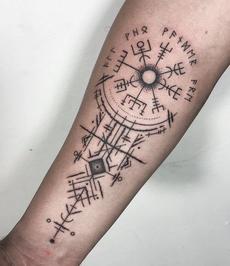 Rune Tattoo Ideas, Runes Tattoo, Viking Compass Tattoo, Viking Rune Tattoo, Viking Tattoo Symbol, Rune Tattoo, Tattoo Henna, Norse Tattoo, Nordic Tattoo