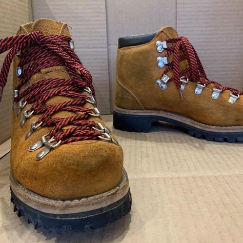 Vntg VASQUE hiking boots Mens Sz 7D Womens... - Depop Retro Hiking Boots, Vintage Hiking Boots With Round Toe, Vintage Leather Hiking Boots, Vintage High-top Hiking Boots, Brown Vintage Adventure Boots, Hiking Boots Outfit, Mountaineering, Hiking Boots, Hiking