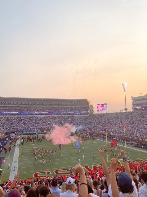 Hotty Toddy & Go Rebs !! #olemiss #collegelife #collegegameday #football #hottytoddy Ole Miss Football, College Vision Board, Hotty Toddy, Ole Miss Rebels, College Game Days, Ohio State Football, Dream College, Ole Miss, College Girls