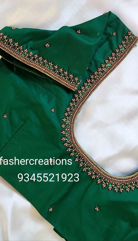 Blouse Neck Design Aari Work, Simple Hand Works On Blouses, Green Blouse Simple Work Designs, Very Simple Maggam Works, Simple Aari Blouse Designs For Saree, Blouse Neck Aari Designs, Magam Work Blouses Simple, Blouse Magam Designs, Blouse Hand Aari Work Designs