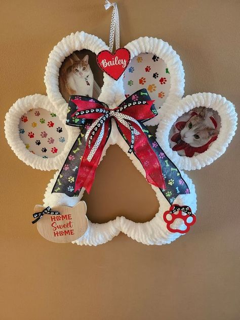 Dollar Tree Crafts & DIY with Instructions! + Freebies! 🥳 | Made 6 pawprint wreaths and have given them all away, 1 for me | Facebook Pawprint Wreaths, Pawprint Wreath Diy, Paw Wreath Ideas, Dollar Tree Dog Diy, Paw Print Wreath Diy, Cat Wreaths, Paw Wreath, Dollar Tree Crafts Diy, Dog Diy