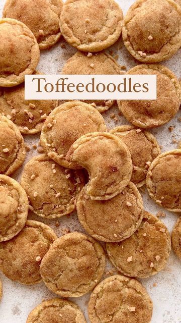 Toffeedoodle Cookies, Sugar Cookie Recipie, Doodle Cookies, Chewy Snickerdoodles, Soft Toffee, Cookies Soft, Recipes Cookies, Christmas Foods, Toffee Bits