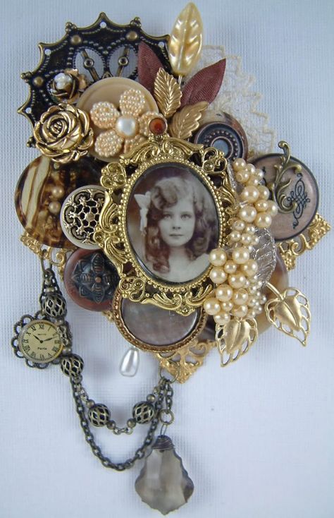 Artfully Musing: Tutorial - Making a Vintage Button Brooch ~ I just LOVE THIS BROOCH! Isn't it beautiful??? :) Vintage Jewelry Crafts, Vintage Jewelry Art, Beads Pictures, Repurposed Jewelry, Assemblage Jewelry, Steampunk Jewelry, Button Jewelry, Upcycled Jewelry, Button Crafts