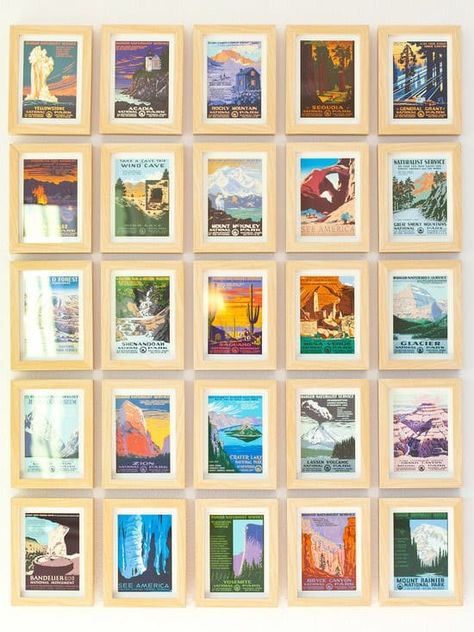 Ideas Of Decoration Made From Old Postcards Do-It-Yourself Ideas Recycling Paper & Books Vintage Postcard Display, Postcard Display, Postcard Wall, Travel Postcard, Postcard Art, Framed Postcards, Eclectic Living Room, Collage Vintage, Postcard Collection