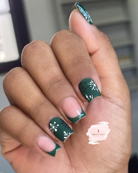 Green, builder gel, christmas, snowflake nails White And Dark Green Nails, Green Christmas Nails Square, Christmas Snowflake Nails, Birthday Nail, Dark Green Nails, Goth Nails, Short Square Nails, Builder Gel, Snowflake Nails