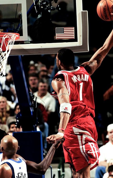 Tracy Mcgrady Dunk, Mcgrady Wallpaper, Rockets Basketball, Best Nba Players, Basketball Background, Tracy Mcgrady, Shooting Guard, Basketball Photography, Basketball Wallpaper