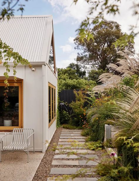 This Dreamy Melbourne Garden Is Like An Impressionist Painting Melbourne Garden, Dramatic Landscape, Cottage Renovation, Dream Yard, Melbourne House, Backyard Pool Designs, Exterior Cladding, Mediterranean Garden, Native Garden